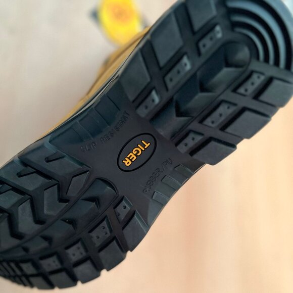 New Metal-Free CSA Approved Safety Shoes – Slip Resistant, Grade 1 - Picture 4 of 14